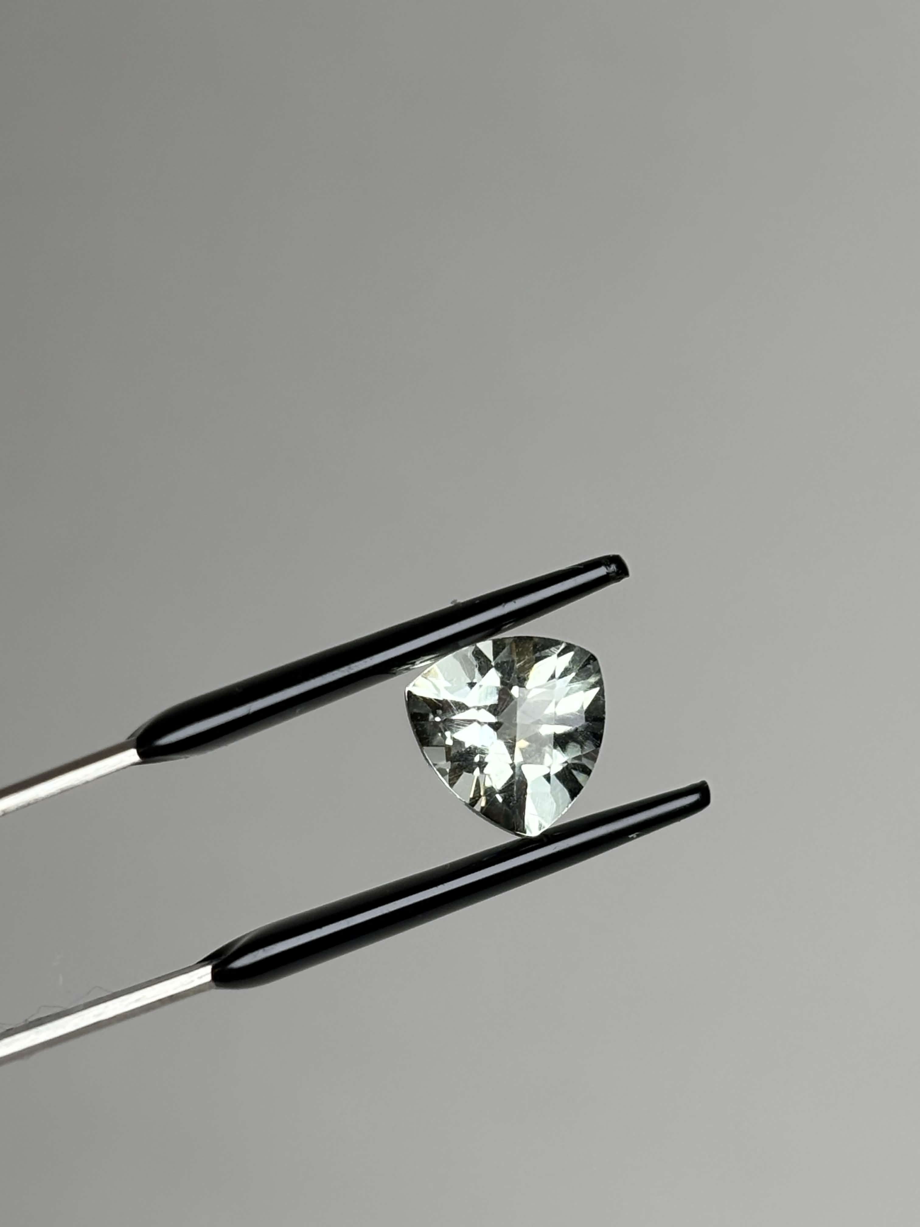 Front of trillion cut (triangular) light green stone 8 mm in size