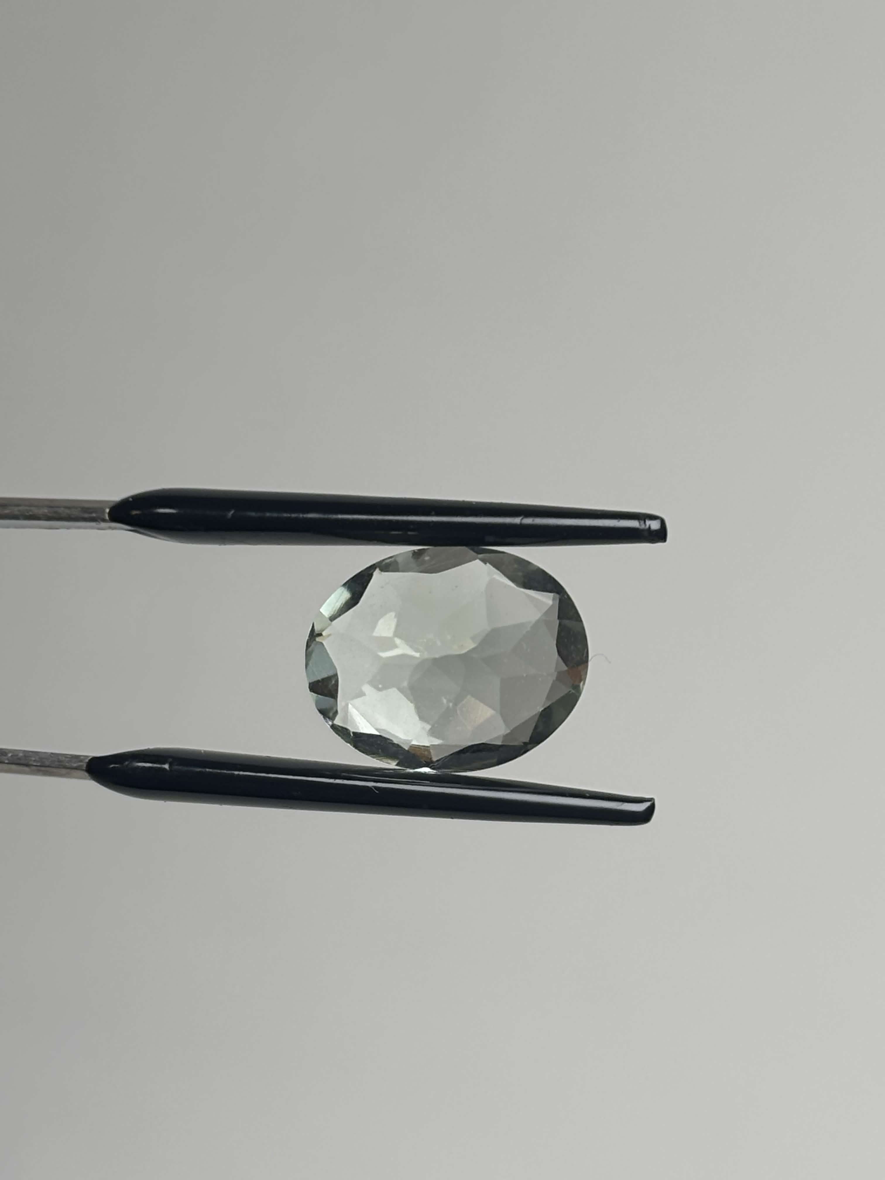 Back of pale green faceted stone