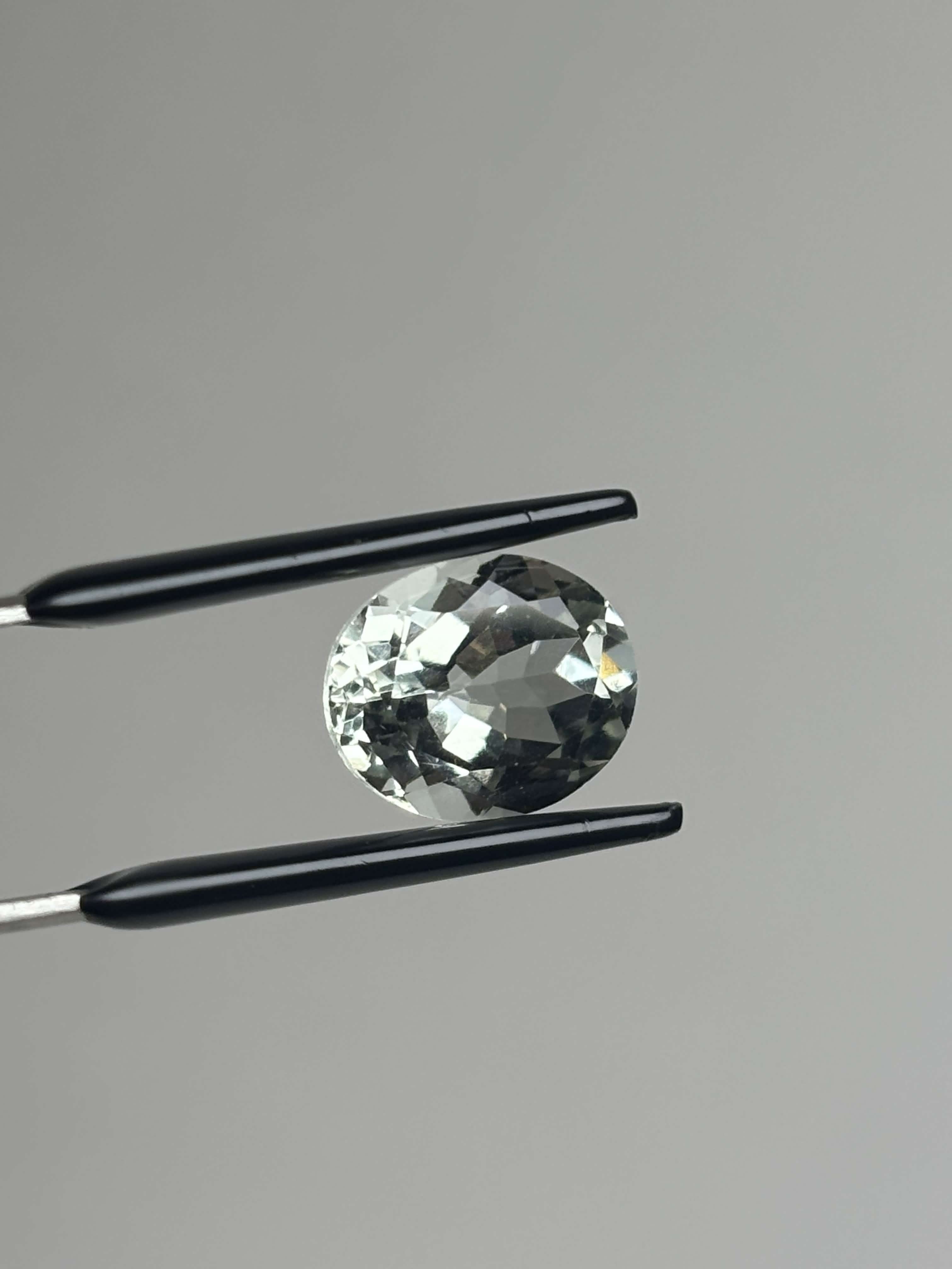 Front of pale green faceted stone