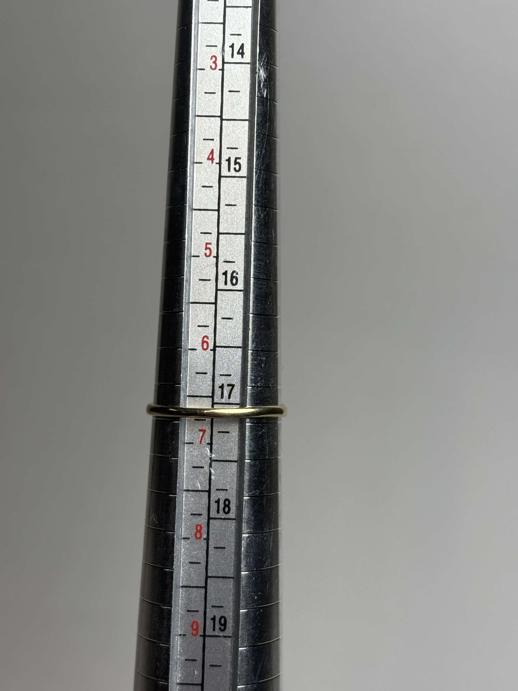 Showing size of yellow gold etched chevron band ring